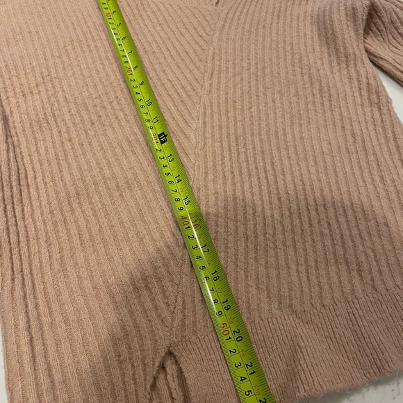 Blush Guess off the shoulder sweater. Size Small. Great condition. - Picture 5 of 7